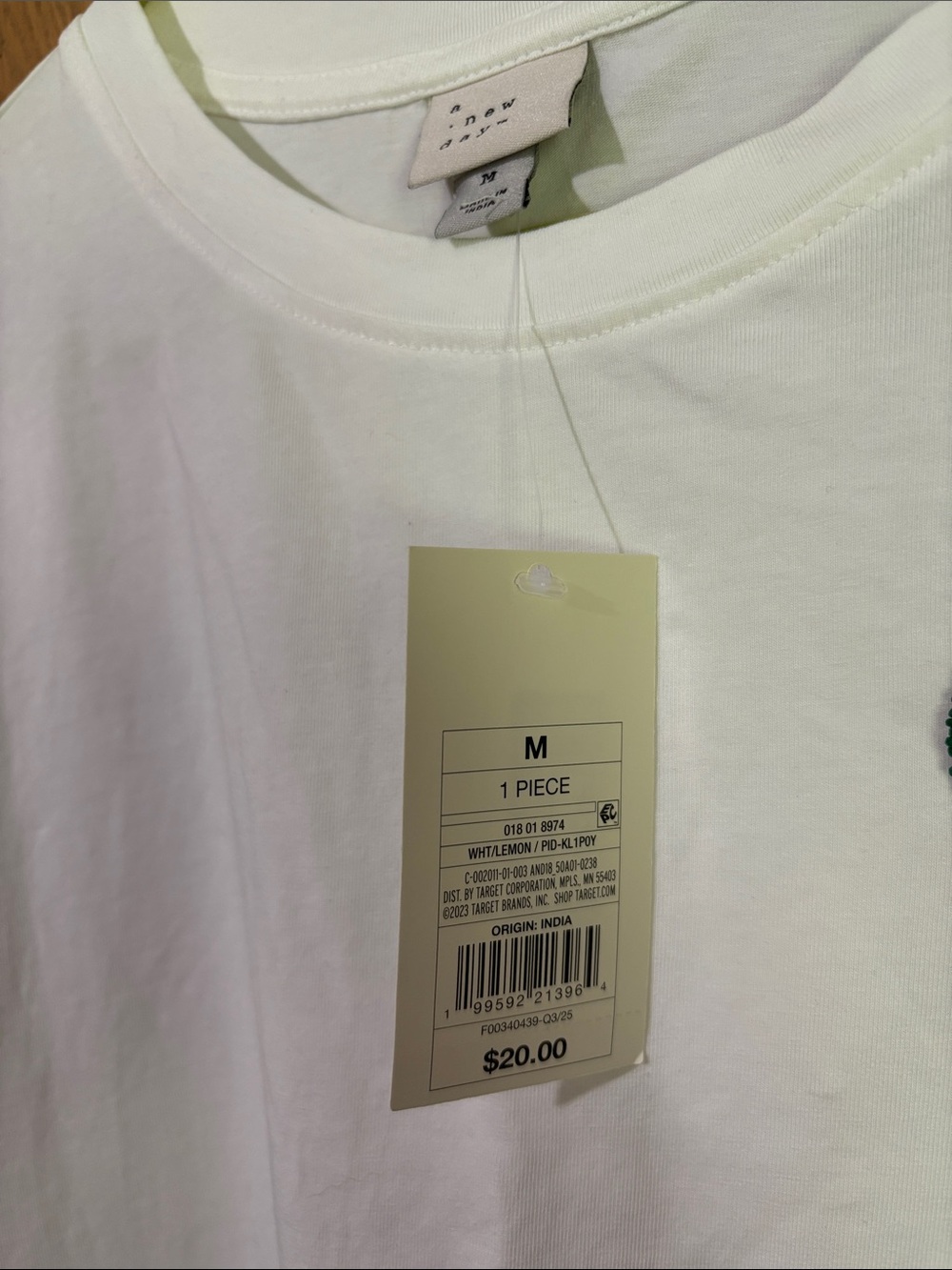 a new day White Tee with Yellow Lemon beaded graphic medium NWT cotton - Picture 4 of 10